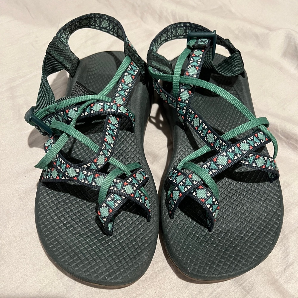 Chaco green strappy sandals size 9